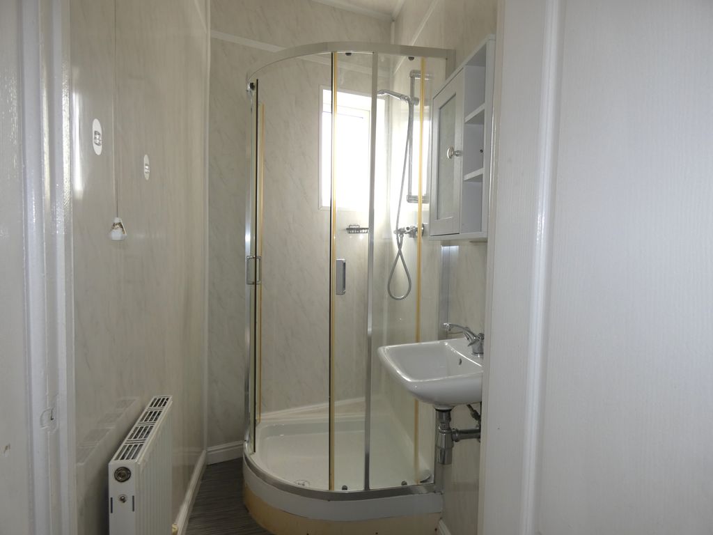 Shower room- click for photo gallery